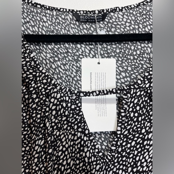 NWT BloomChic Women’s Plus‎ Size Black White Dot Flutter Sleeve Top Size 22/24 - Picture 3 of 6